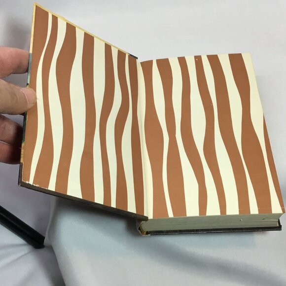 The Legend of Sleepy Hollow and Ten Weeks with a Circus Companion Library Novels - Picture 8 of 9